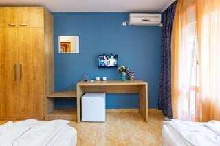 Отель Family Hotel Jemelly Обзор Двухместный номер с 2 отдельными кроватями-1