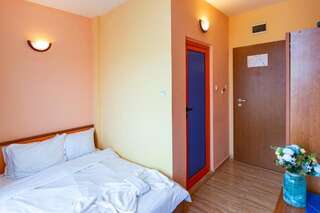 Отель Family Hotel Jemelly Обзор Двухместный номер с 2 отдельными кроватями-7