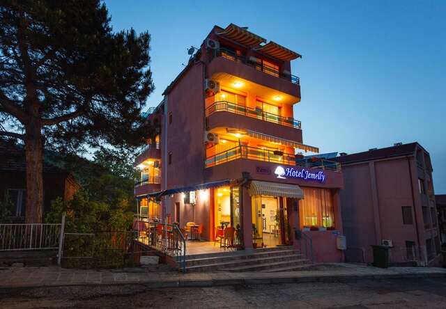 Отель Family Hotel Jemelly Обзор-13