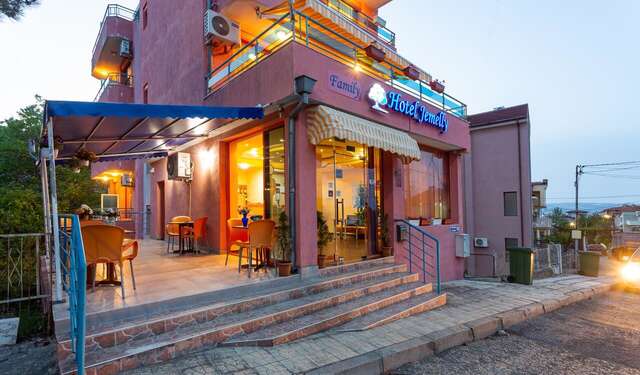 Отель Family Hotel Jemelly Обзор-43